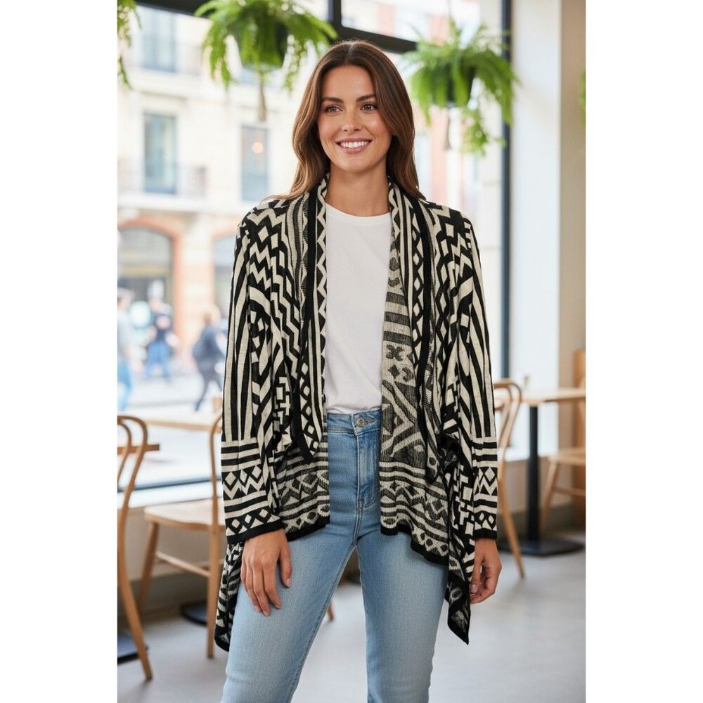 Rue 21 Womens Black & White Tribal Pattern Cardigan Sweater Medium